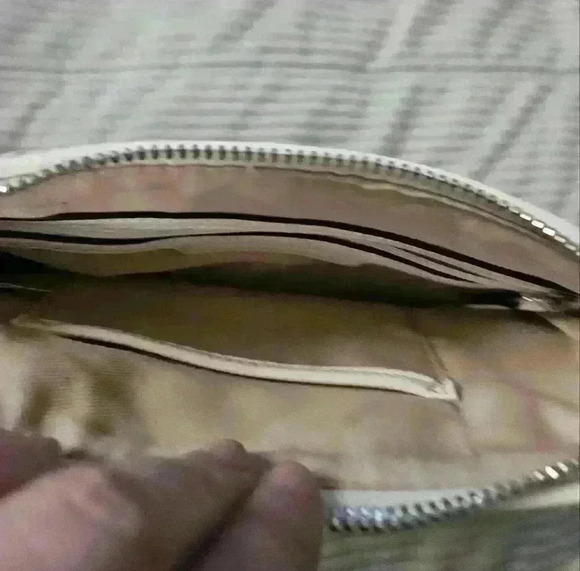 Dana Buchman crossbody purse. Brown, cream, & white. White adjustable strap - Picture 6 of 16